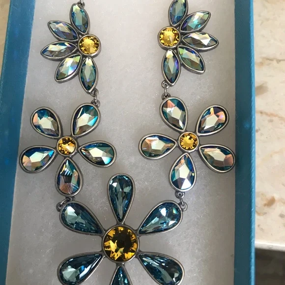 Touchstone Crystal by Swarovski Fresh as a Daisy necklace BNIB better in person! - Picture 2 of 9